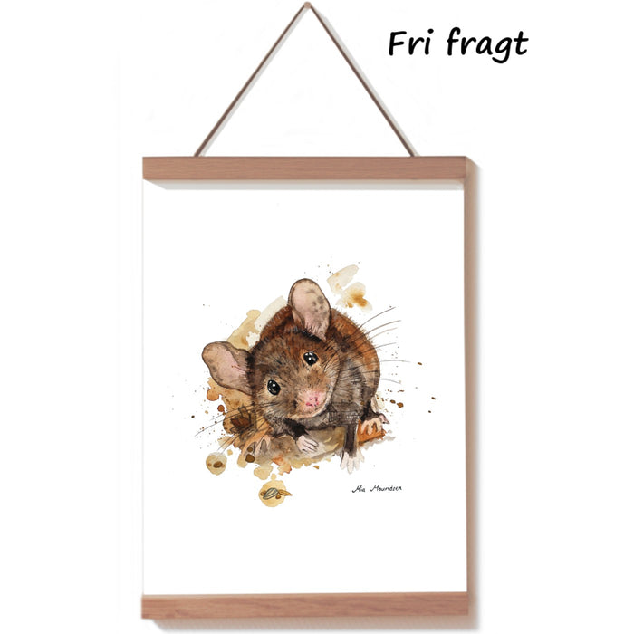 En hyggelig lille husmus kigger ud fra akvarelplakaten. De sødeste kunstprint fra naturkunstneren