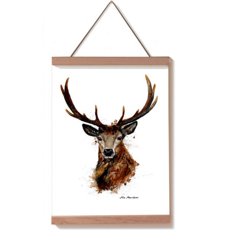 Billede af en kronhjort malet med akvarel. Fås som flot kunsttryk plakat. Kronhjorten giver en dejlig fornemmelse af at være tættere på naturen. 