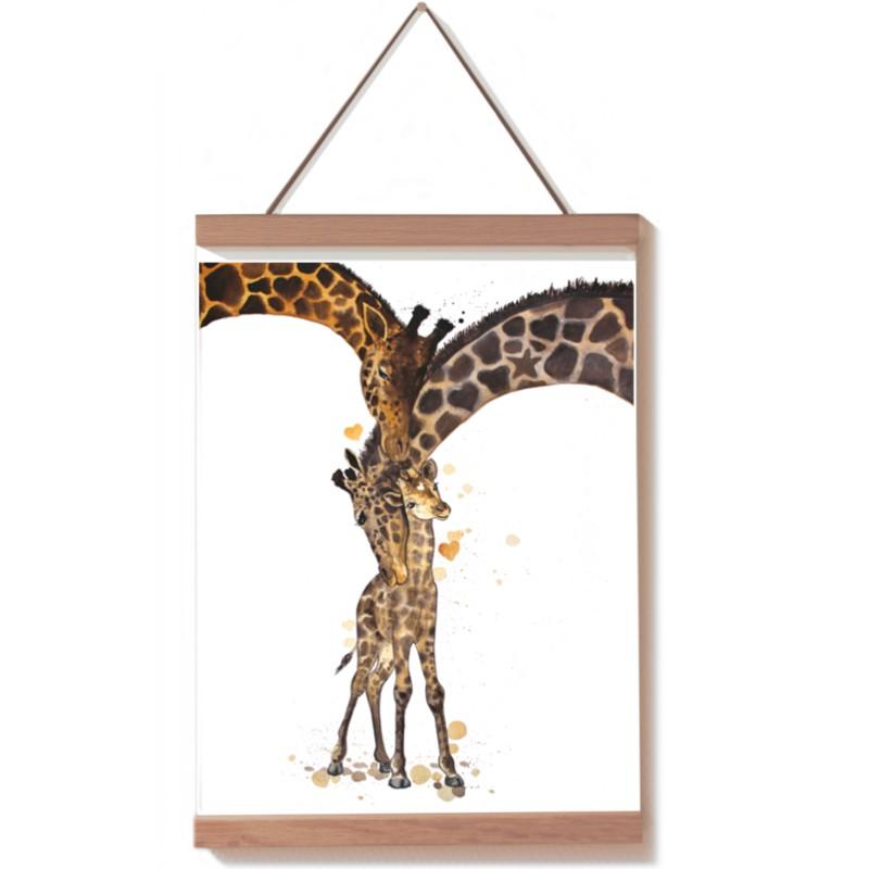 Plakat med håndtegnede og håndmalede giraffer i akvarel. En dejlig familie af giraffer